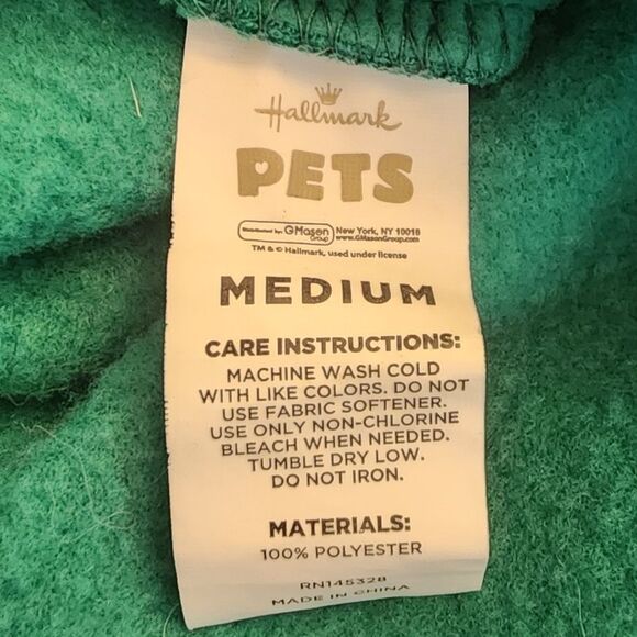 Hallmark Pets All I Want For Christmas Is Snuggles Sweatshirt Hoodie - Size M - Picture 5 of 5